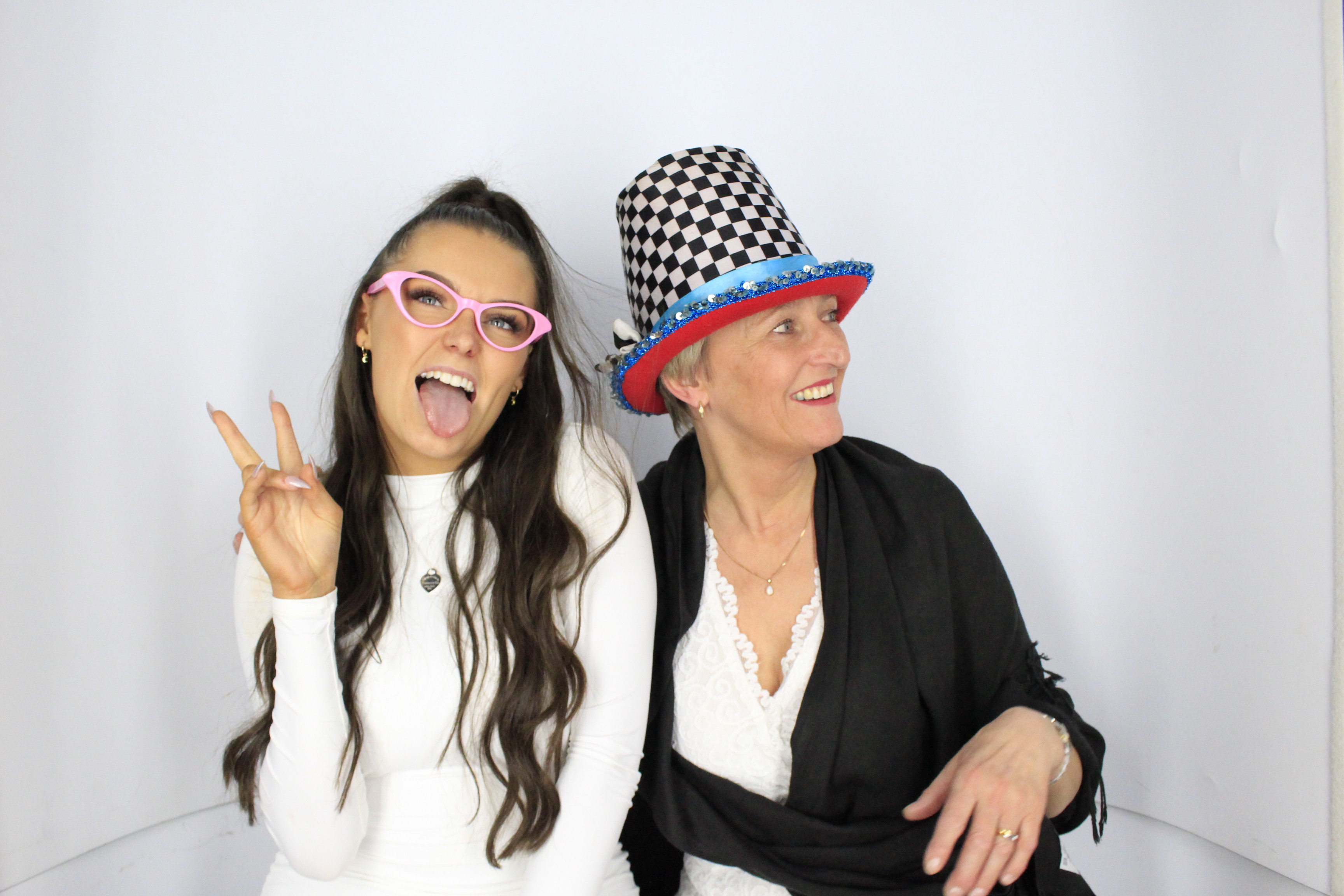 Issy & Alice's 18th Birthday Party | View more photos from the event at gallery.myphotoboothexperience.co.uk/u/MyPhotoBoothExperienceLtd/Issy-Alices-18th-Birthday-Party